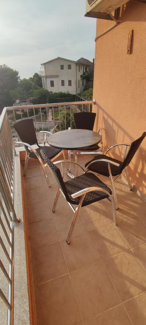 Apartment Visum Primosten Bagian luar foto