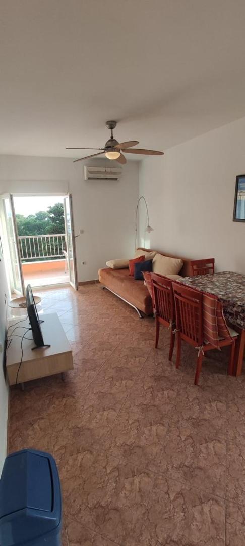 Apartment Visum Primosten Bagian luar foto